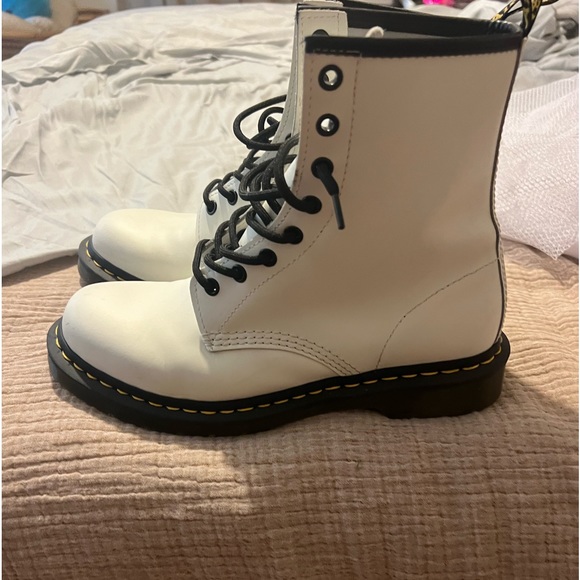 White Doc martens worn only  twice - Picture 1 of 4